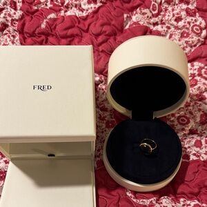 18k and Amethyst Fred Gold Ring in Elegant Cream Case